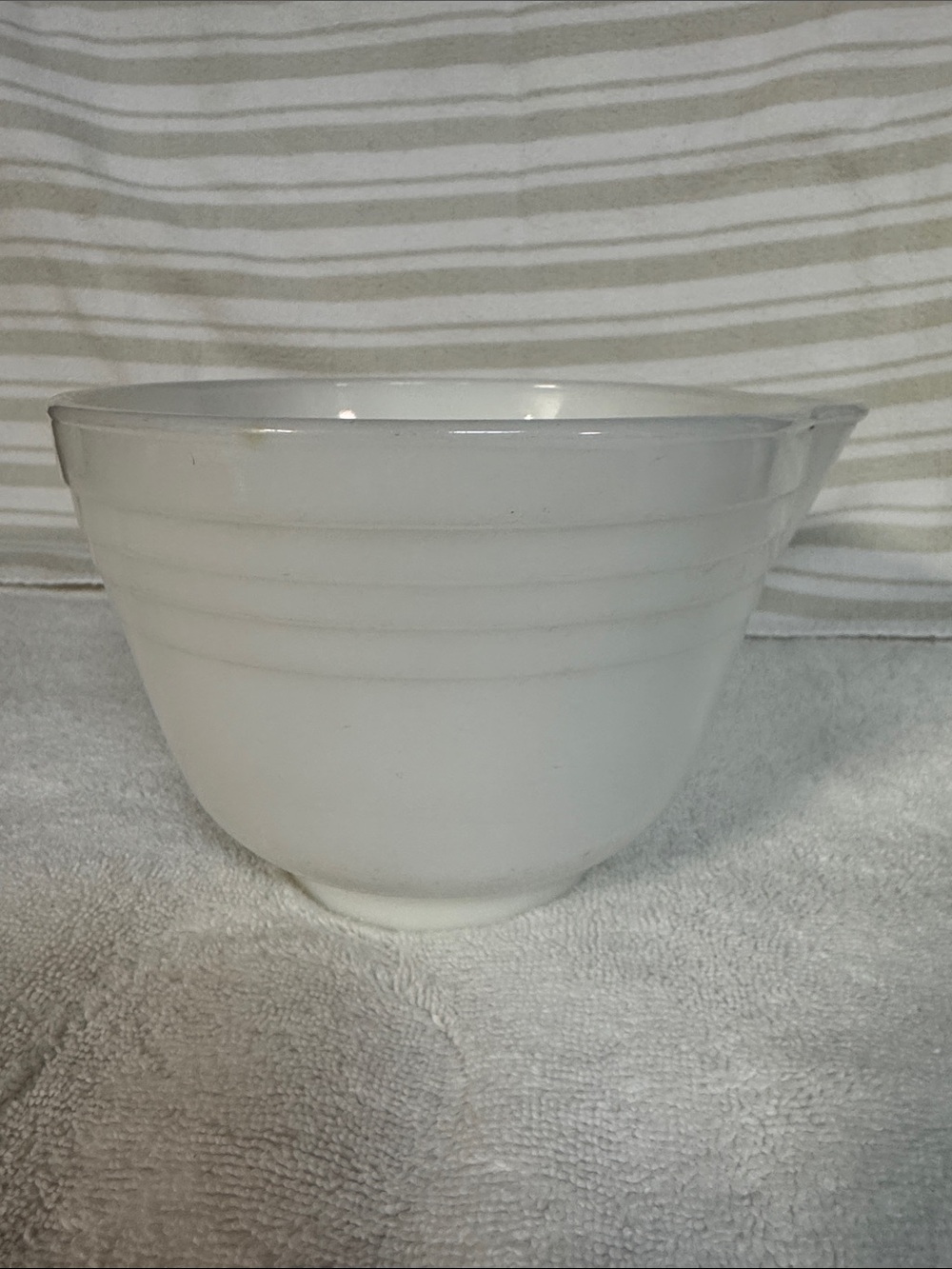 Vintage PYREX Hamilton Beach White Milk Glass Mixing Bowl w/Pour Spout